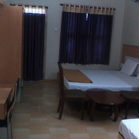 Hotel Pasuparthy Residency Тирупати Екстериор снимка