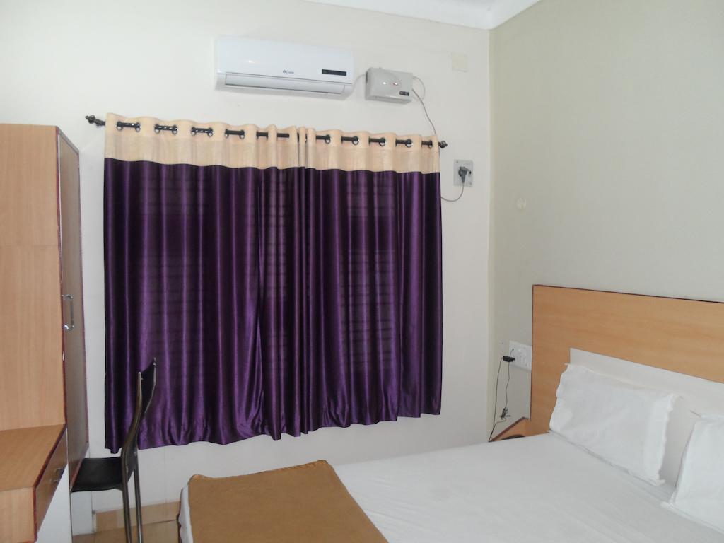 Hotel Pasuparthy Residency Тирупати Екстериор снимка