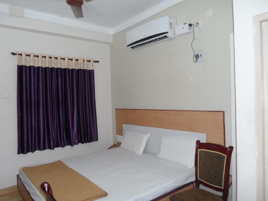 Hotel Pasuparthy Residency Тирупати Екстериор снимка